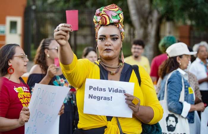 Rio e Brasília têm manifestações contra racismo e em apoio a Vini Jr. 