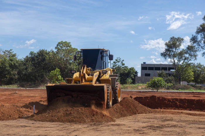 Terreno da futura sede da Casa da Mulher Brasileira começa ser preparado