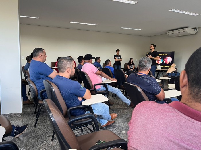 Motoristas da Semus participam de palestra sobre vida no trânsito