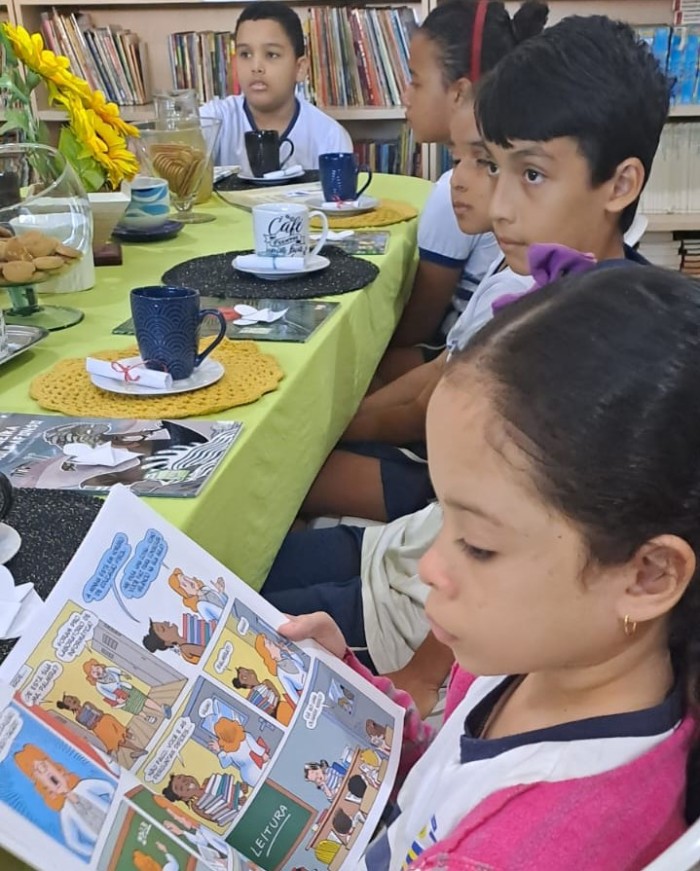 Interação e arte marcam Café Literário na Escola Antônio Carlos Jobim