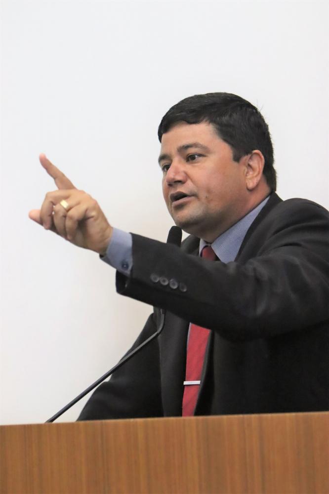 Rogério Freitas solicita manutenção da iluminação pública da Quadra 409 norte