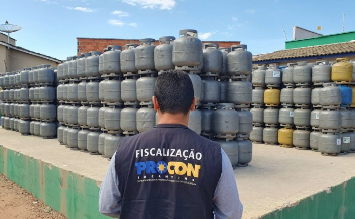 Procon notifica mais de 30 revendedores de gás de cozinha