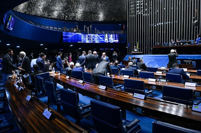 Senado adia votação de projeto que cria novas comissões