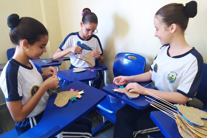 Alunos da ETI Almirante Tamandaré participam ativamente dos preparativos da festa junina