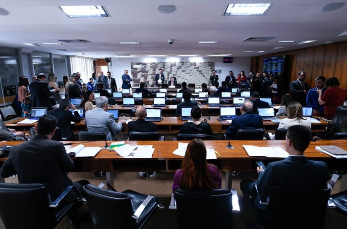 CAE pode votar cota para leite líquido nacional na merenda escolar