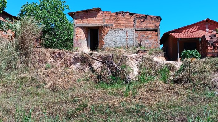 Fiscais de Posturas notificam obras abandonadas na região sul da Capital