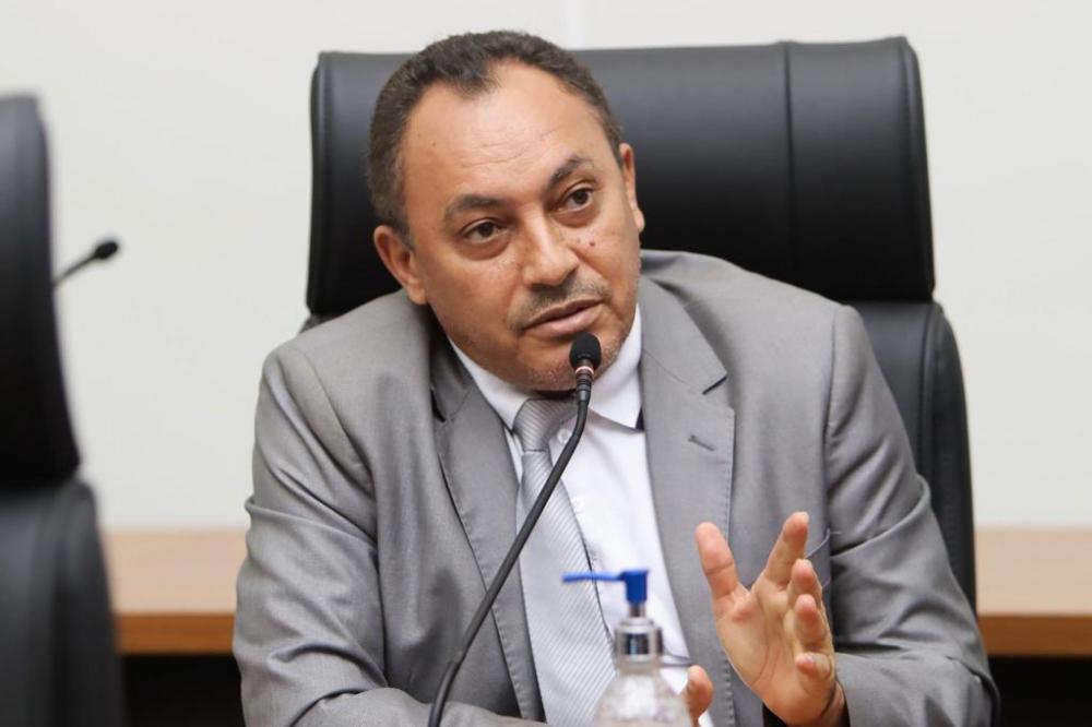 Marilon cobra melhoria no serviço de iluminação pública da praça do Ginásio Ayrton Senna