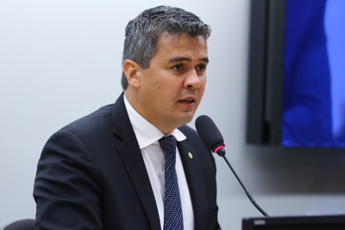 Câmara aprova atualização anual de enfermidades rastreadas no teste do pezinho