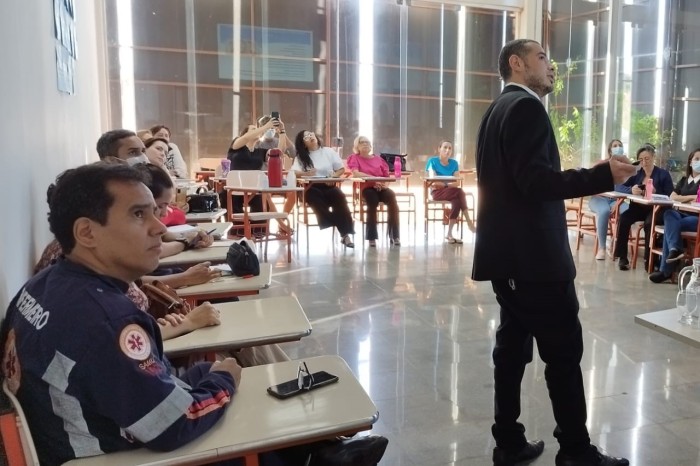 Psiquiatra da Rede Municipal de Saúde fala sobre patologias na abertura do curso de Emergências Psiquiátricas