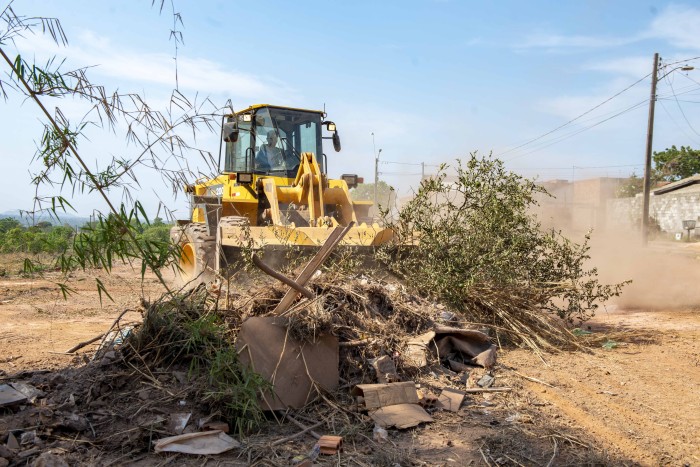 Serviços diários de limpeza asseguram a revitalização contínua da cidade