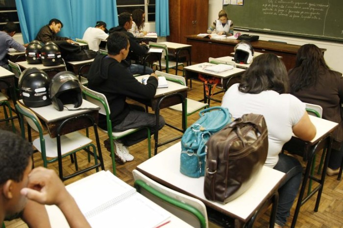 Oferta de educação para jovens e adultos é tema de audiência nesta tarde