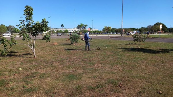 Arne 74, Arso 54, Bertaville e Jardim Aureny IV recebem roçagem de áreas verdes