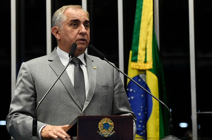 Izalci cobra do Executivo reajuste da segurança pública do DF