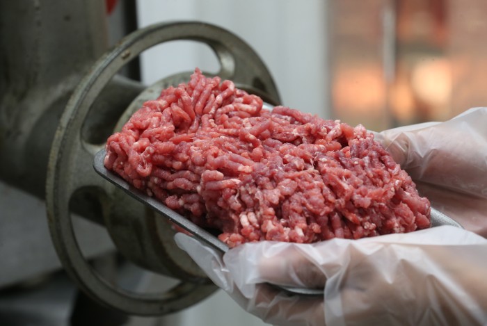 Preço alto leva brasileiro a reduzir consumo de proteínas