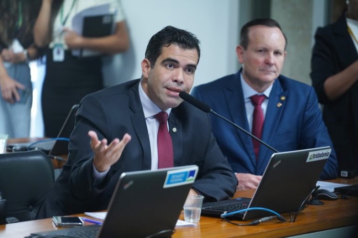 Câmara aprova criação de programa nacional de vacinação em escolas