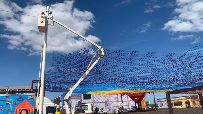 Paisagismo e iluminação da festa junina ganham arremates