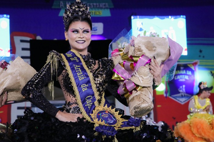 Thayná Balduíno coroada pela segunda vez Rainha do Arraiá da Capital em noite de show da cantora Joelma