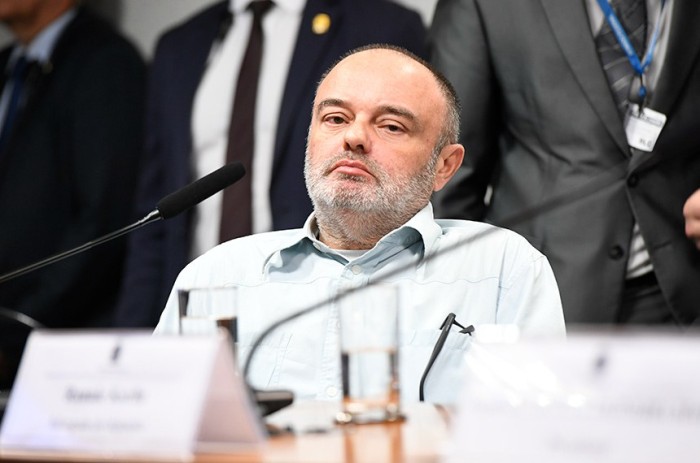 CPMI: George Washington admite ter ido a acampamento junto ao QG