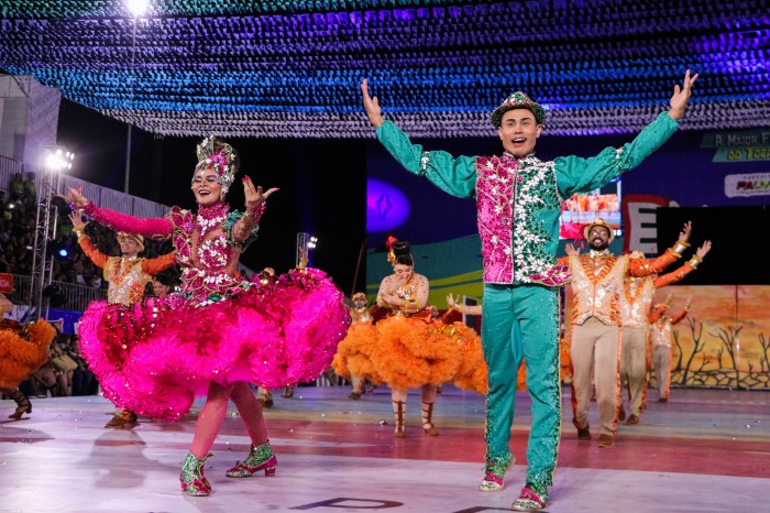 Juninas animam torcidas na primeira noite de apresentação do Grupo Especial