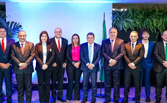 Em São Paulo, Laurez Moreira solicita prioridade na conclusão das obras do trecho da BR-242 que corta o Tocantins