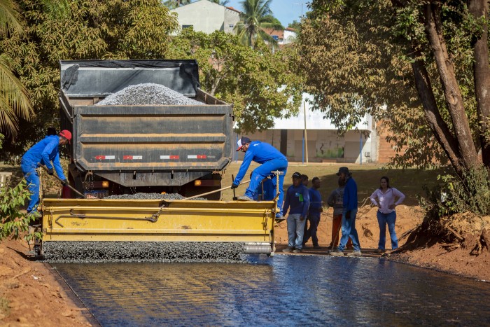 Ruas SF-62, SF-63 e SF-58 no setor Santa Fé recebem pavimentação asfáltica