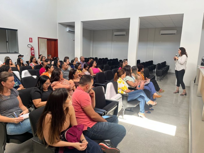 Representante do governo federal aborda condicionalidades do Programa Bolsa Família