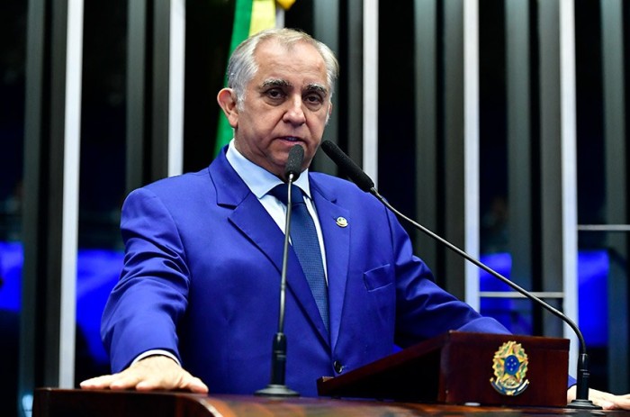 Izalci defende mais tempo para análise da reforma tributária