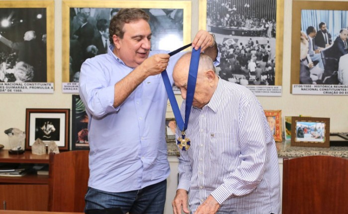 Vice-governador do Tocantins, Laurez Moreira, presta última homenagem ao ex-governador Siqueira Campos