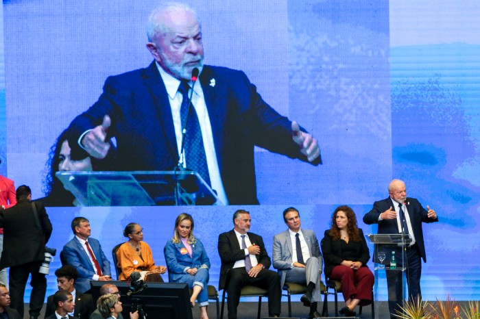 Lula descarta mudanças e diz que ministra Nísia fica na Saúde