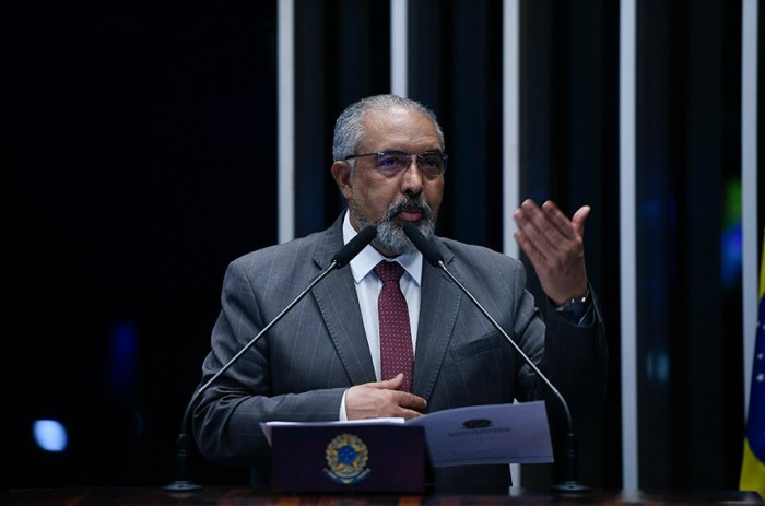 Paulo Paim celebra aprovação da reforma tributária na Câmara