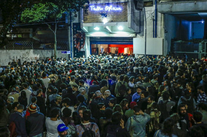 Despedida festiva de Zé Celso refletiu energia do dramaturgo em vida