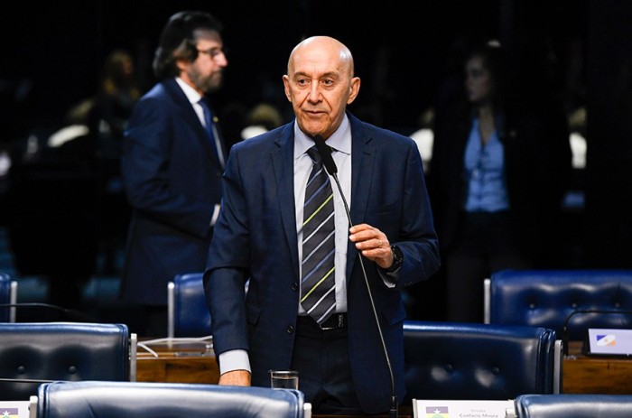 Projeto que regulamenta conselhos escolares segue para sanção