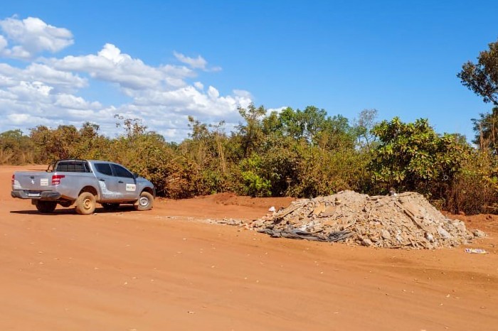 Prefeitura de Palmas alerta população sobre o descarte irregular de entulhos nas vias públicas