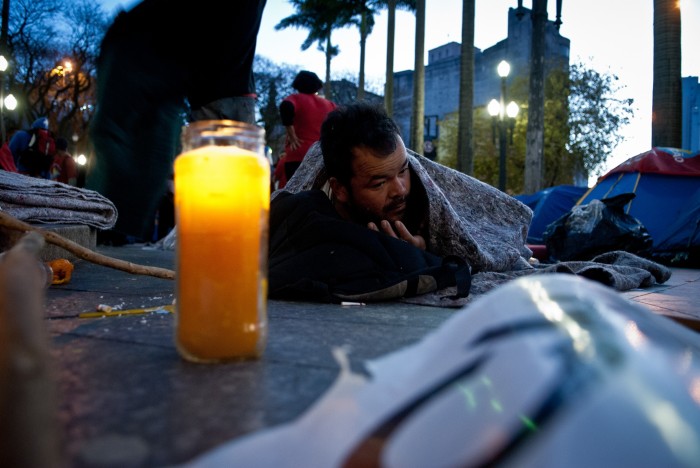 Frio faz São Paulo liberar abrigo emergencial no Metrô