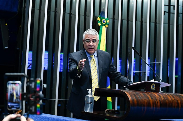 Girão pede que Congresso barre fechamento das escolas cívico-militares