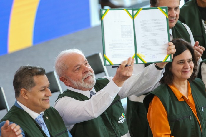 Lula sanciona lei do Mais Médicos