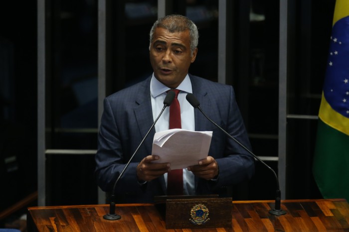 Romário é internado com infecção intestinal