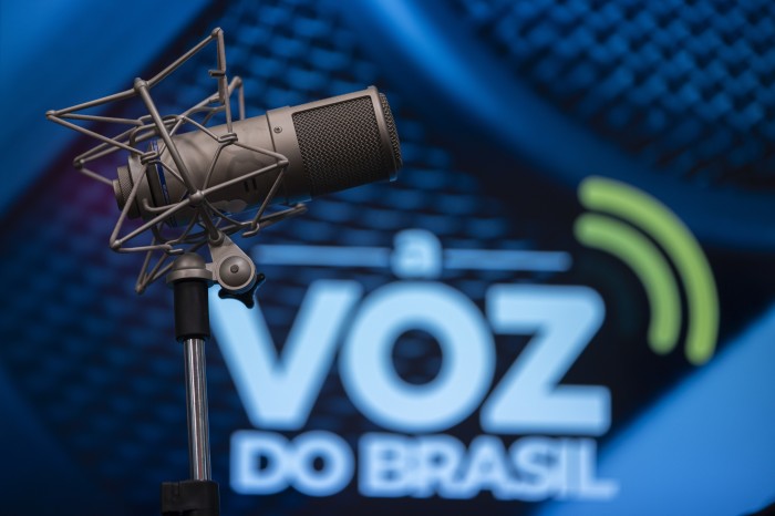 Aos 88 anos, Voz do Brasil atrai novos ouvintes e mantém público fiel