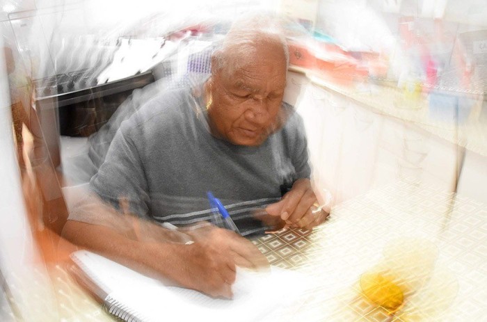 Pessoas com Parkinson poderão ter atedimento prioritário, segundo projeto