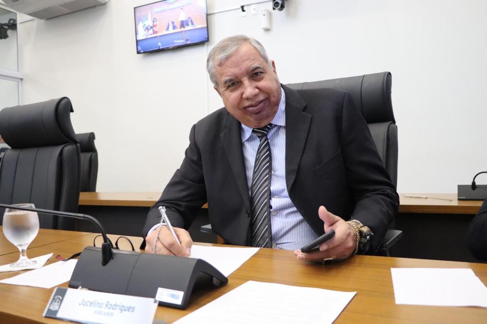 Vereador Jucelino Rodrigues solicita a revitalização e a instalação de uma academia popular na praça da Rua Maranhão no Jardim Aureny I