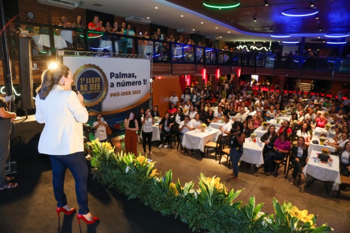 Prefeita Cinthia Ribeiro lança prêmio para profissionais da educação durante encontro