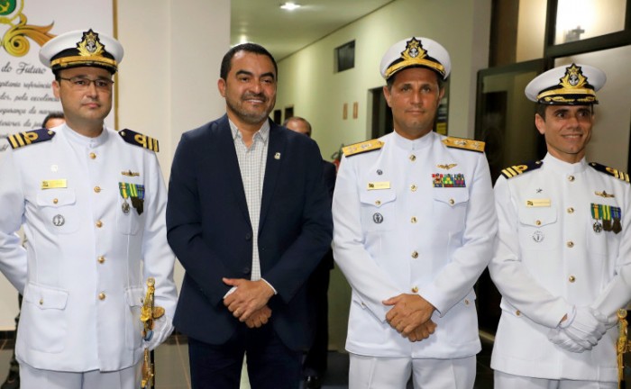 Governador Wanderlei Barbosa prestigia solenidade de transmissão do cargo de Capitão da Marinha no Tocantins