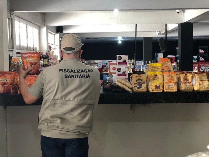 Visa interdita panificadora de supermercado no centro da Capital com mercadorias vencidas