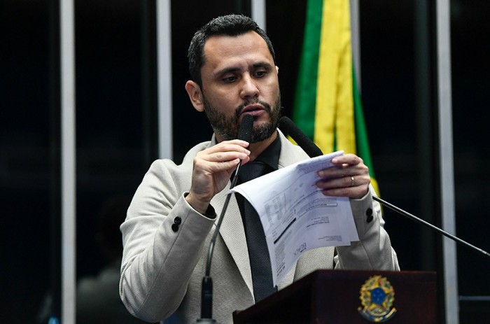 Cleitinho quer interrupção de julgamento sobre porte de drogas