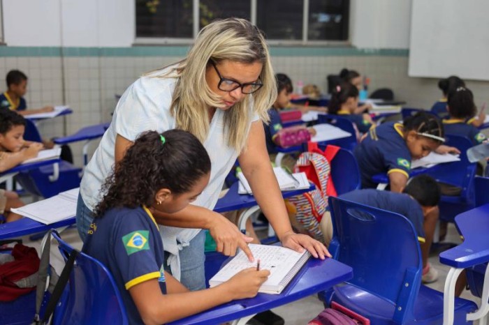 No Dia Nacional dos Profissionais da Educação, Semed destaca o orgulho do ofício de ser educador