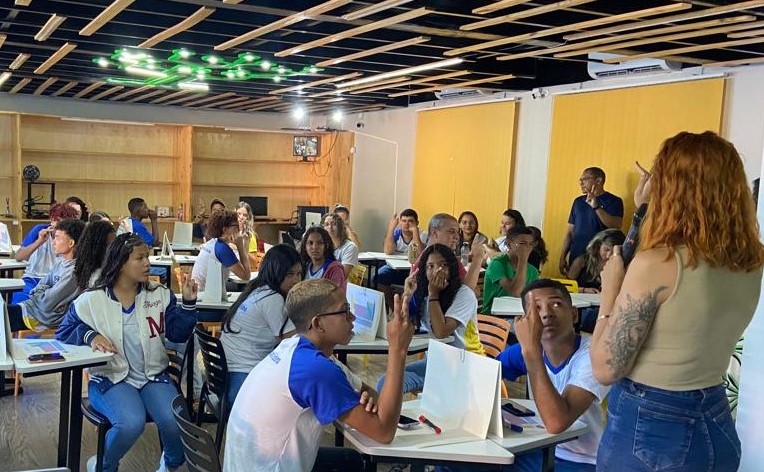 Escola Estadual Ary Ribeiro Valadão Filho desenvolve atividades alusivas ao Dia Nacional da Língua Brasileira de Sinais