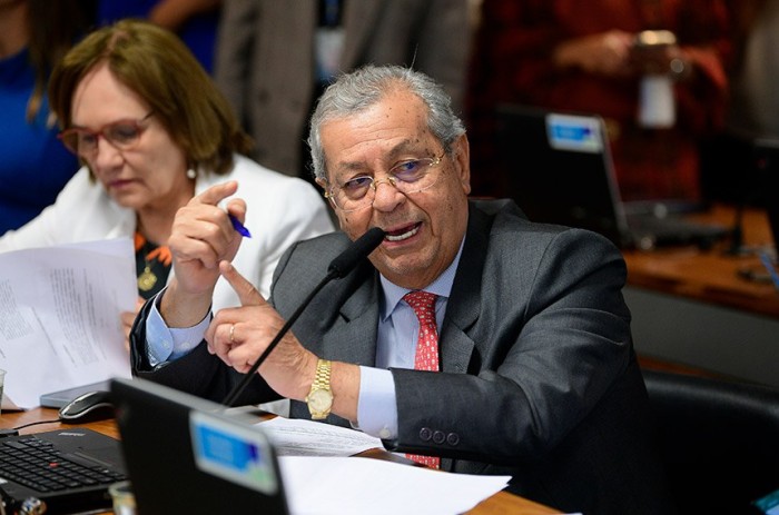 CAS pode votar prioridade para tratamento de câncer em idosos