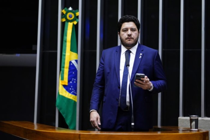 Projeto exige consentimento prévio para uso de deepfake de pessoa falecida