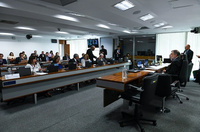 Segue para a Câmara projeto que regula ensino durante calamidades