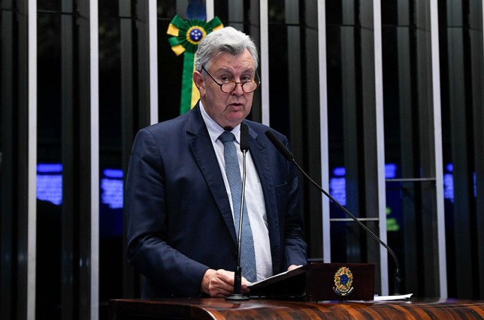 Brasil deveria receber pagamento para preservar floresta, diz Heinze